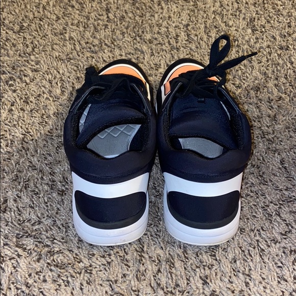 Sneakers - Picture 3 of 4